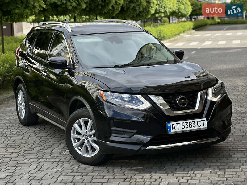 Внедорожник / Кроссовер Nissan Rogue 2018 в 