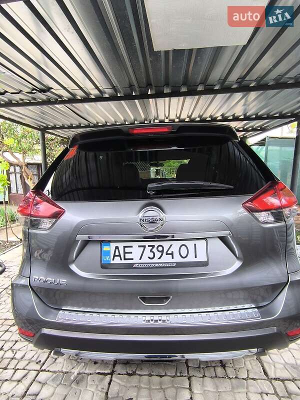 Внедорожник / Кроссовер Nissan Rogue 2018 в 