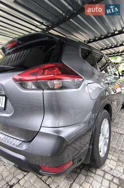 Внедорожник / Кроссовер Nissan Rogue 2018 в 