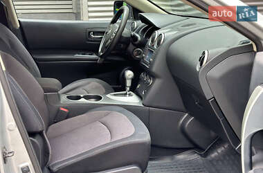 Позашляховик / Кросовер Nissan Rogue 2010 в 