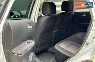 Позашляховик / Кросовер Nissan Rogue 2010 в 