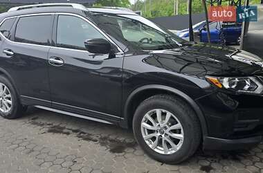 Позашляховик / Кросовер Nissan Rogue 2017 в 