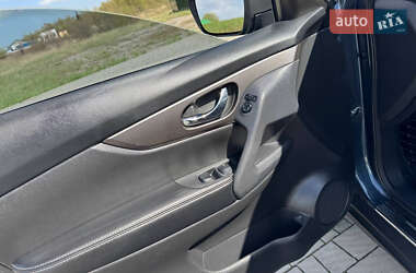 Внедорожник / Кроссовер Nissan Rogue 2014 в 