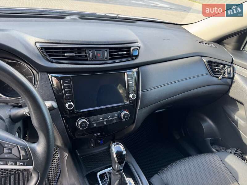 Позашляховик / Кросовер Nissan Rogue 2017 в Ірпені