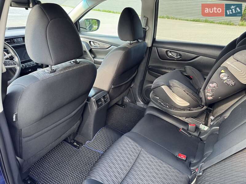 Позашляховик / Кросовер Nissan Rogue 2017 в Ірпені