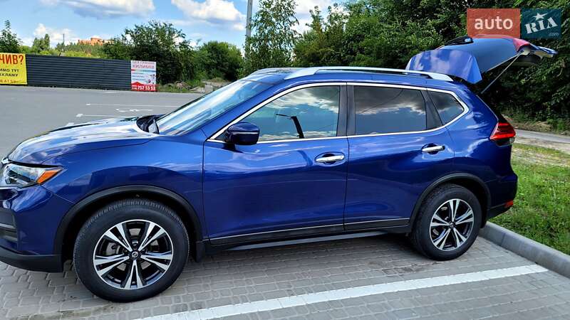 Позашляховик / Кросовер Nissan Rogue 2017 в Ірпені