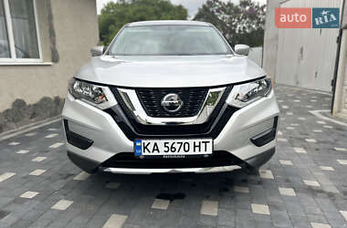 Внедорожник / Кроссовер Nissan Rogue 2018 в 