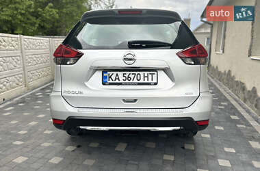 Внедорожник / Кроссовер Nissan Rogue 2018 в 