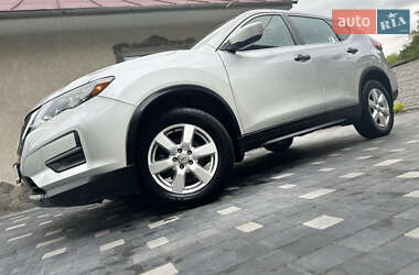 Внедорожник / Кроссовер Nissan Rogue 2018 в 
