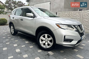 Внедорожник / Кроссовер Nissan Rogue 2018 в 