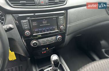 Внедорожник / Кроссовер Nissan Rogue 2018 в 