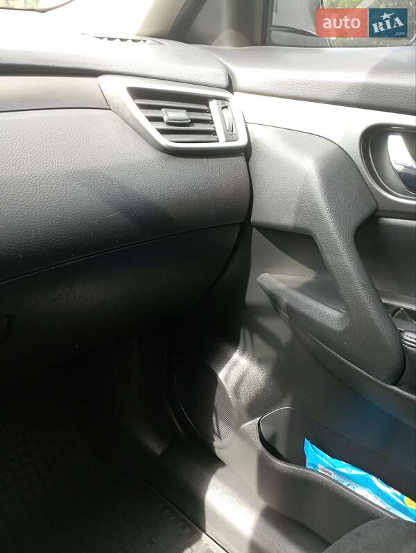 Внедорожник / Кроссовер Nissan Rogue 2016 в Полтаве