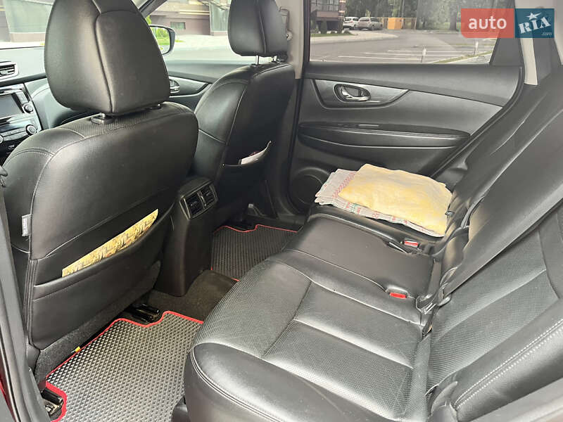 Позашляховик / Кросовер Nissan Rogue 2016 в Чернігові