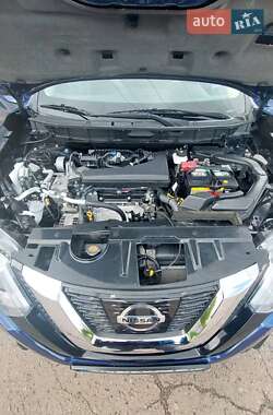 Внедорожник / Кроссовер Nissan Rogue 2018 в 