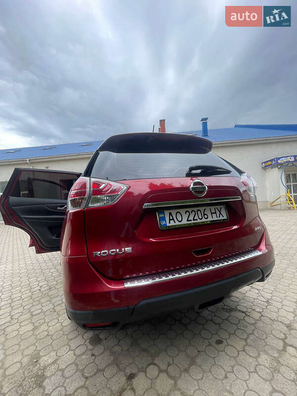 Внедорожник / Кроссовер Nissan Rogue 2016 в Ужгороде
