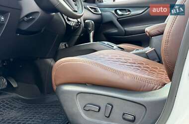 Позашляховик / Кросовер Nissan Rogue 2015 в 