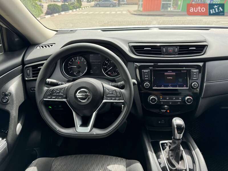 Внедорожник / Кроссовер Nissan Rogue 2017 в Львове