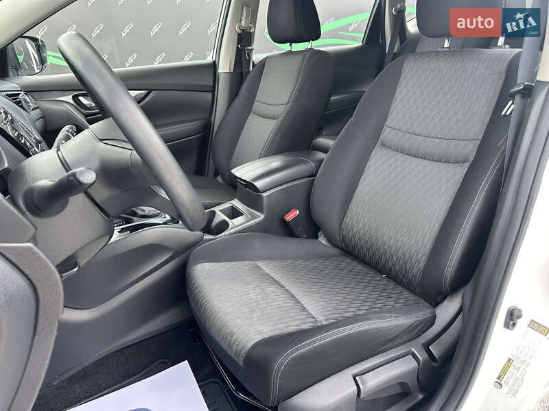 Внедорожник / Кроссовер Nissan Rogue 2016 в Киеве