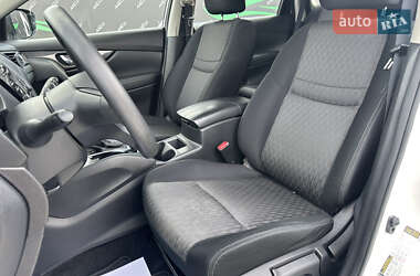 Позашляховик / Кросовер Nissan Rogue 2016 в 