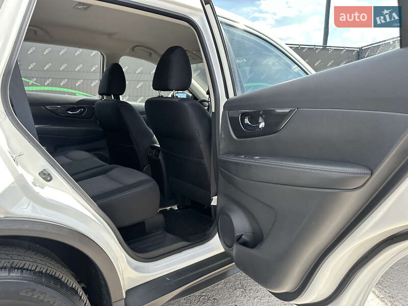 Внедорожник / Кроссовер Nissan Rogue 2016 в Киеве