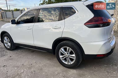 Внедорожник / Кроссовер Nissan Rogue 2018 в 