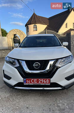 Внедорожник / Кроссовер Nissan Rogue 2018 в 
