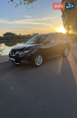 Позашляховик / Кросовер Nissan Rogue 2017 в Василькові
