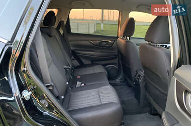 Внедорожник / Кроссовер Nissan Rogue 2019 в 