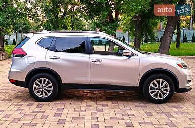 Позашляховик / Кросовер Nissan Rogue 2018 в 