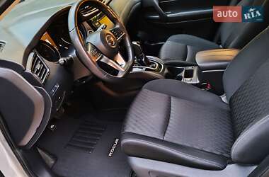 Позашляховик / Кросовер Nissan Rogue 2018 в 
