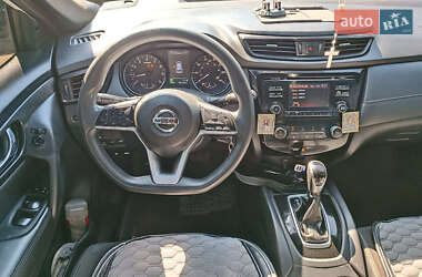 Позашляховик / Кросовер Nissan Rogue 2017 в 