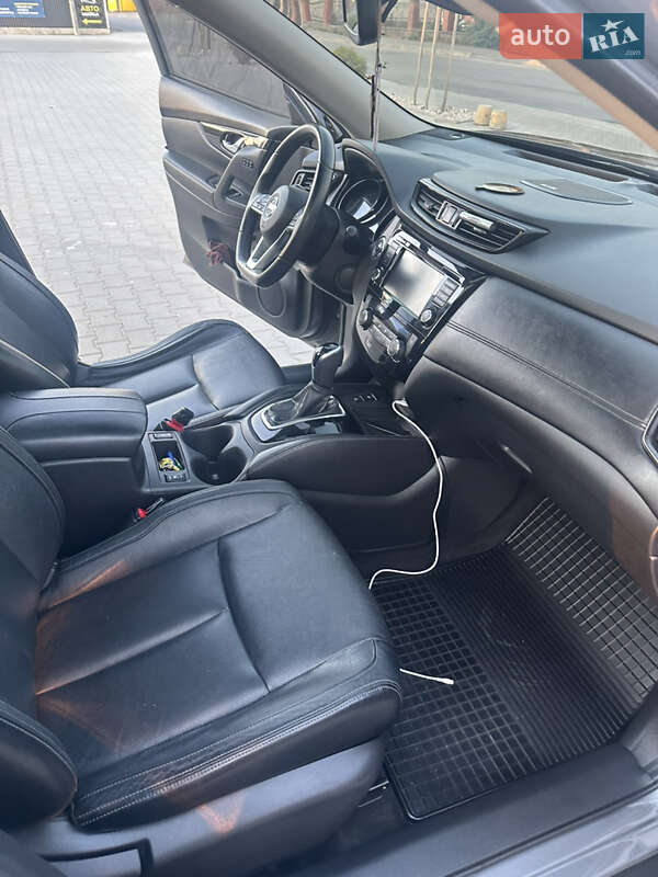 Позашляховик / Кросовер Nissan Rogue 2018 в Полонному