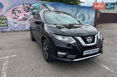 Внедорожник / Кроссовер Nissan Rogue 2017 в 