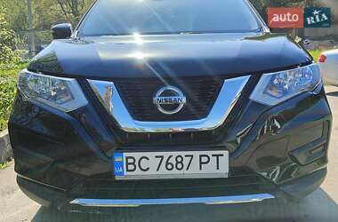 Внедорожник / Кроссовер Nissan Rogue 2018 в 