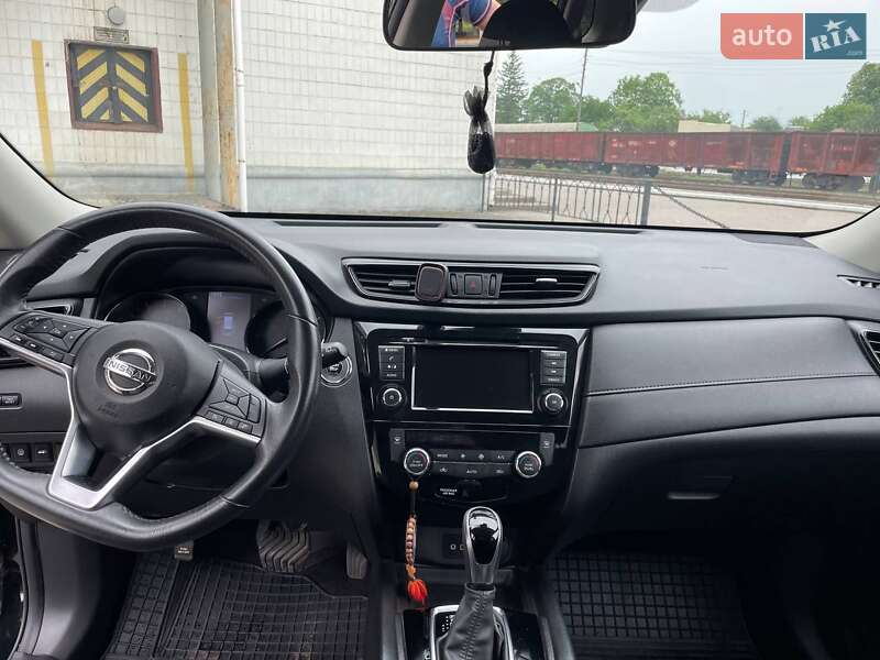 Внедорожник / Кроссовер Nissan Rogue 2019 в Ромнах