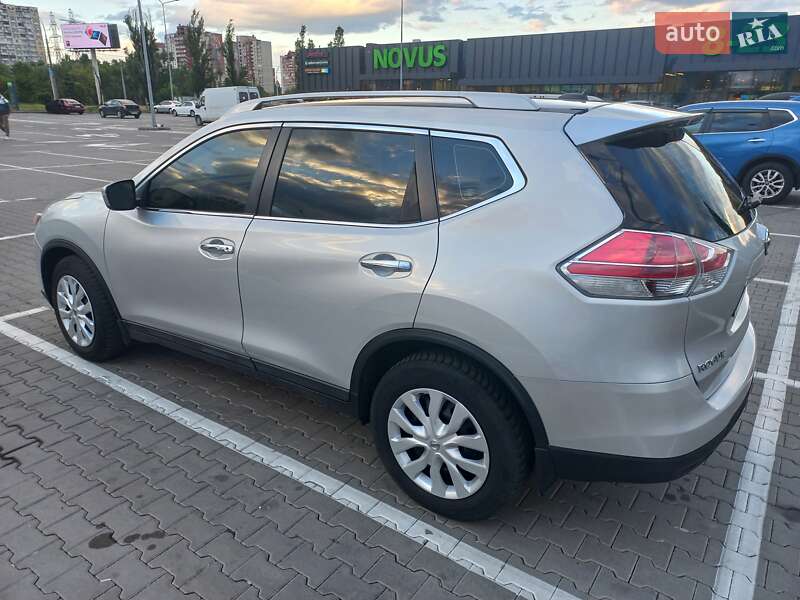 Внедорожник / Кроссовер Nissan Rogue 2015 в Киеве
