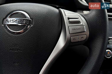 Внедорожник / Кроссовер Nissan Rogue 2016 в 