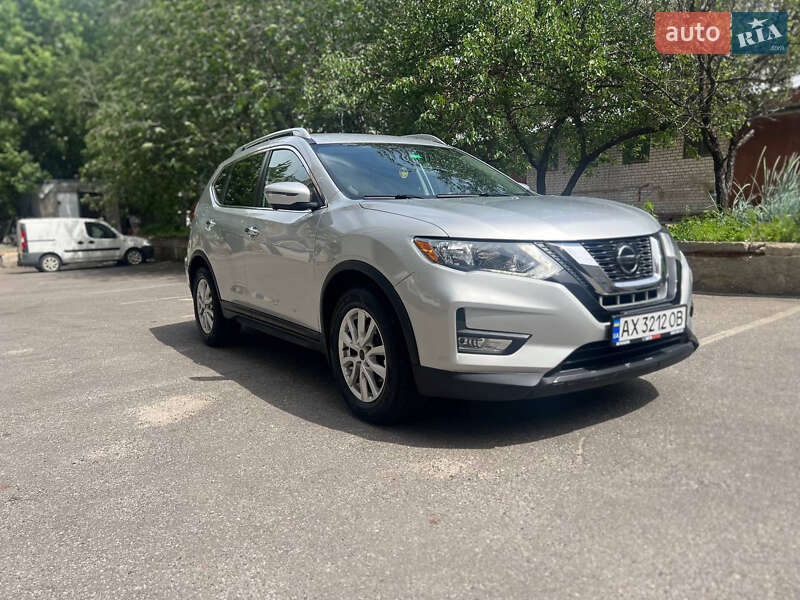 Внедорожник / Кроссовер Nissan Rogue 2018 в 