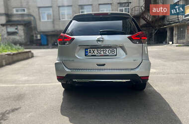 Внедорожник / Кроссовер Nissan Rogue 2018 в 