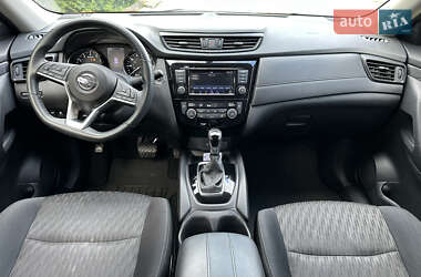 Внедорожник / Кроссовер Nissan Rogue 2018 в 