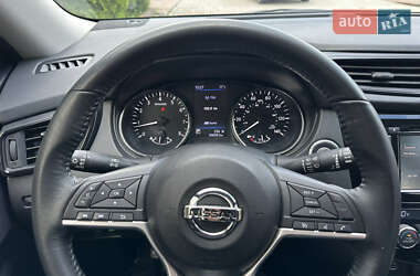 Внедорожник / Кроссовер Nissan Rogue 2018 в 