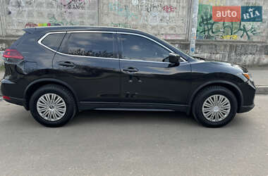 Внедорожник / Кроссовер Nissan Rogue 2018 в 