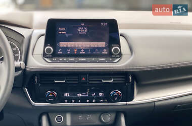Внедорожник / Кроссовер Nissan Rogue 2021 в 