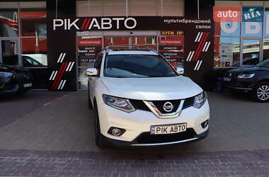 Внедорожник / Кроссовер Nissan Rogue 2016 в Львове