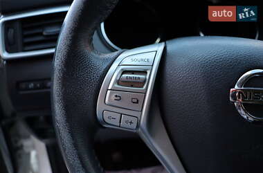 Внедорожник / Кроссовер Nissan Rogue 2016 в 