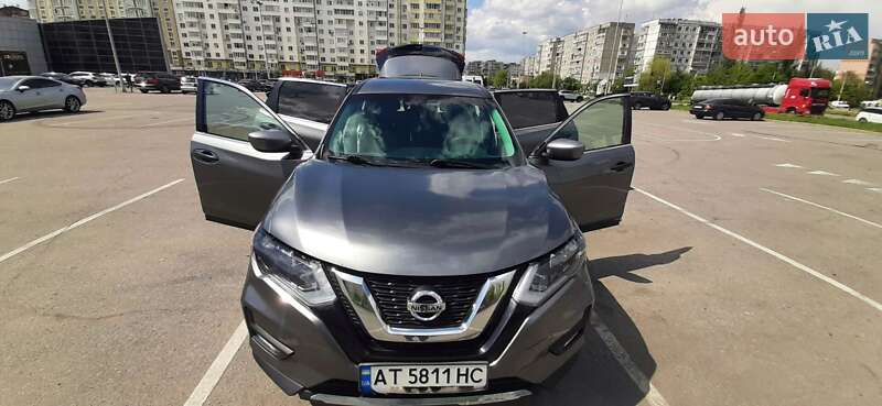 Внедорожник / Кроссовер Nissan Rogue 2016 в Ивано-Франковске