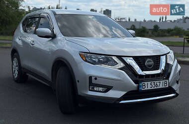 Внедорожник / Кроссовер Nissan Rogue 2017 в 