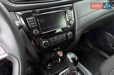 Внедорожник / Кроссовер Nissan Rogue 2017 в 