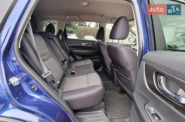Внедорожник / Кроссовер Nissan Rogue 2018 в 