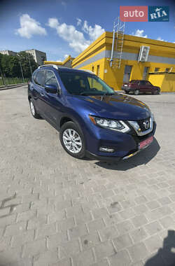 Внедорожник / Кроссовер Nissan Rogue 2017 в Ровно